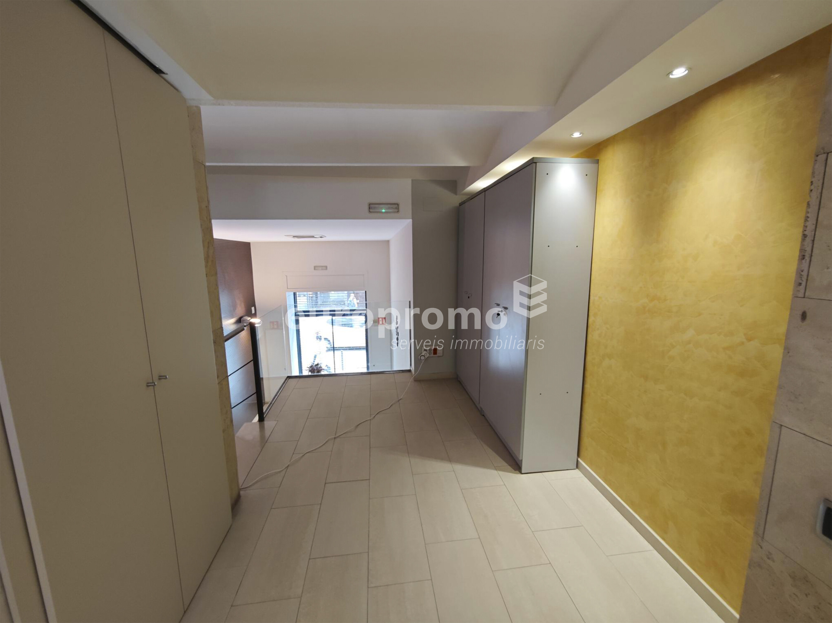 Local de 400m2 situat al centre de Girona!